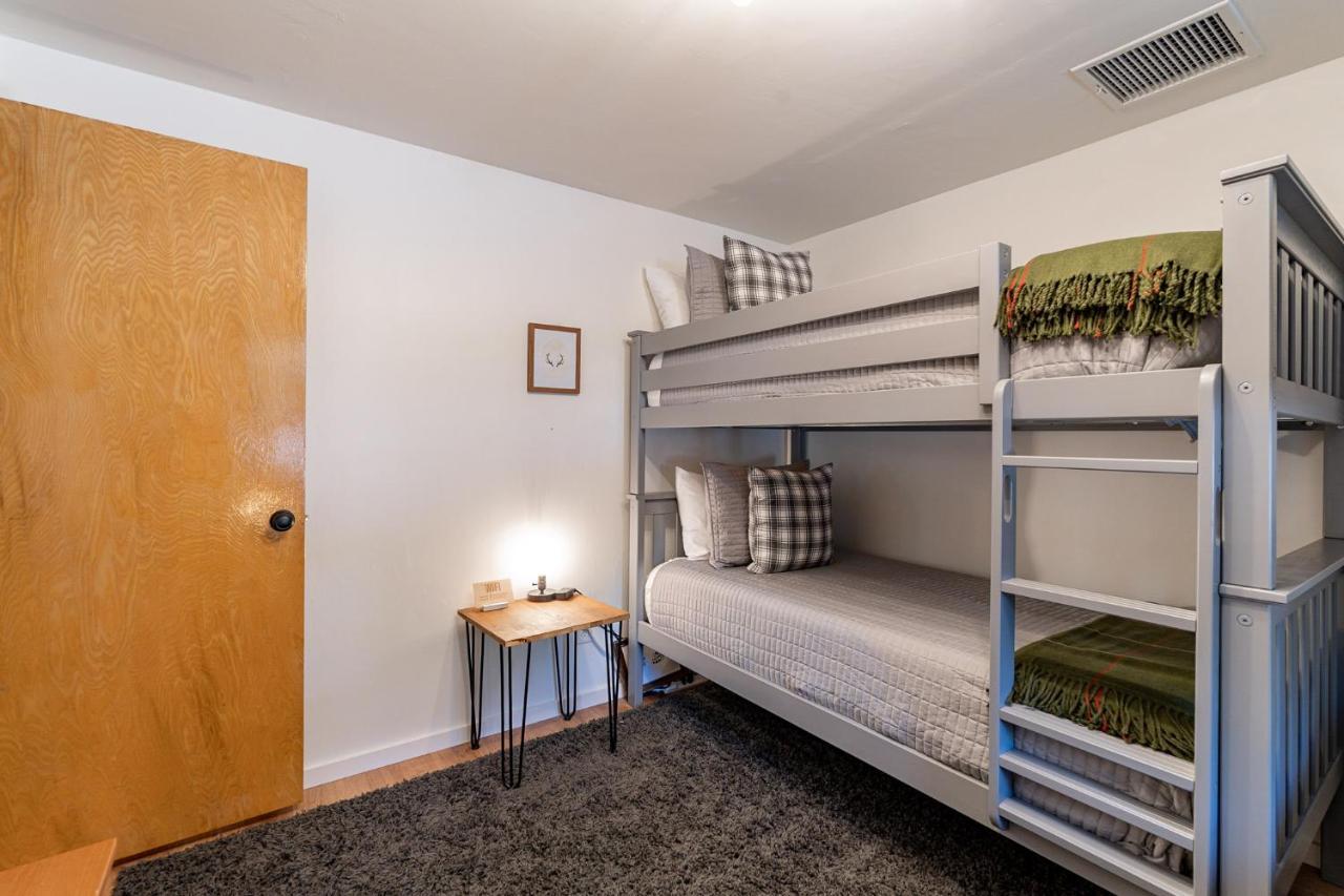 The Pine House - Cozy Mid-Century Modern, Pet-Friendly Villa Eksteriør billede