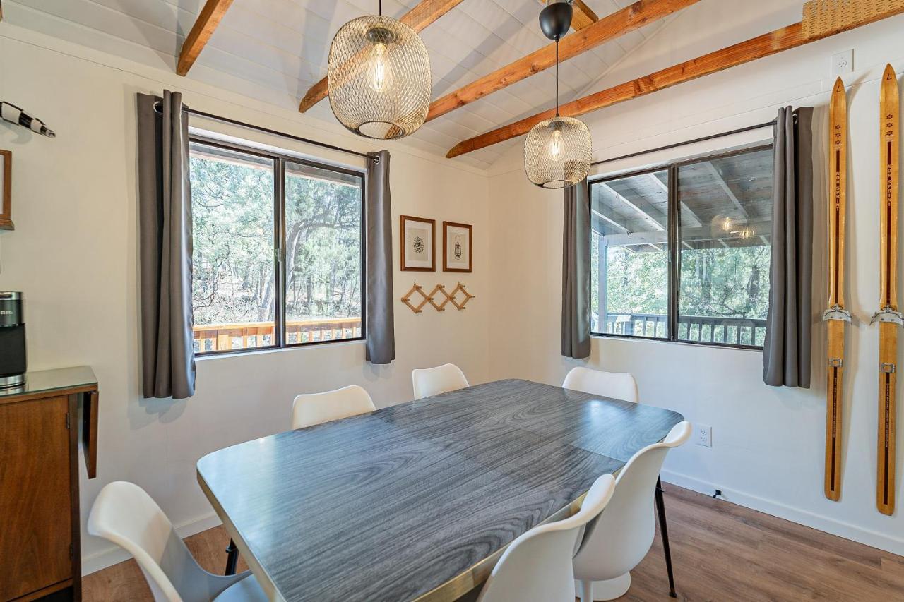 The Pine House - Cozy Mid-Century Modern, Pet-Friendly Villa Eksteriør billede